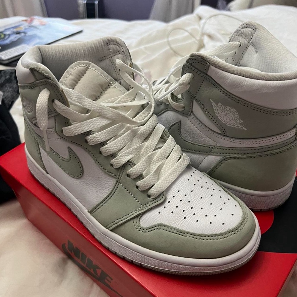 Used Retro 1 High OG “Seafoam”